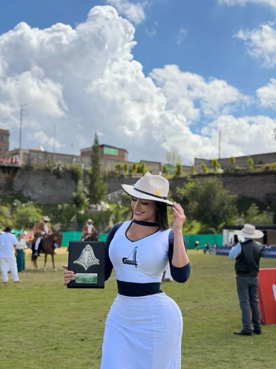 Anfitriona de evento, Lima