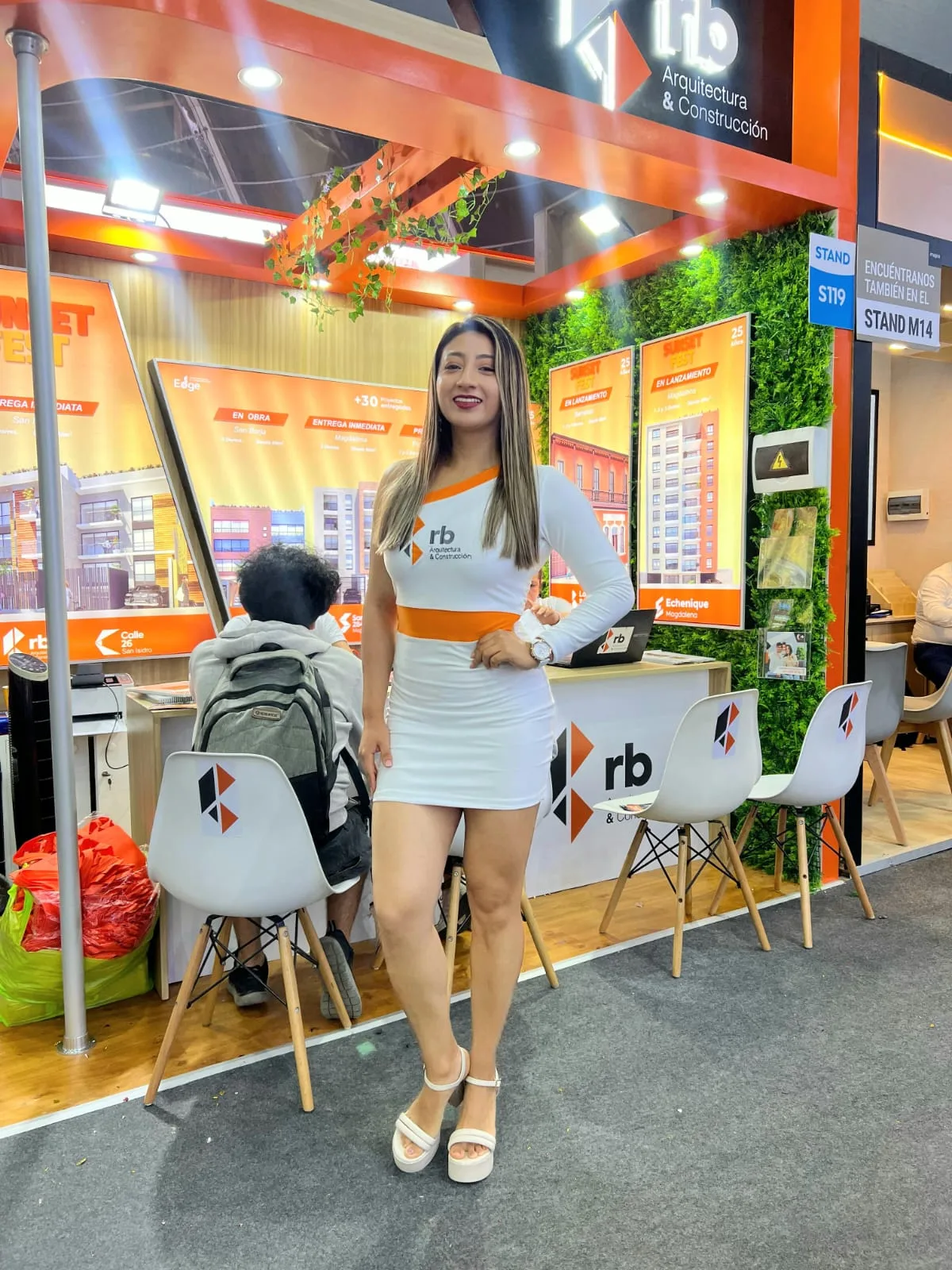 Anfitriona de evento, Lima